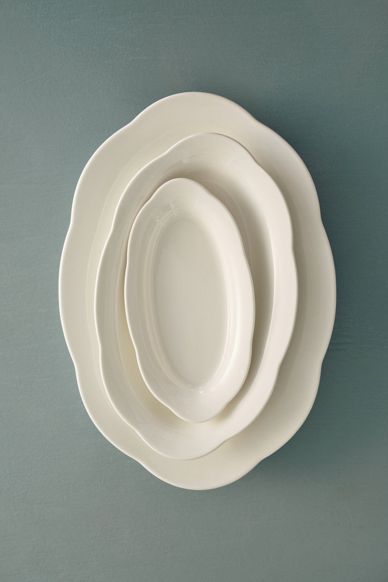 Silhouette High Oval tallerken, hvid - L30,2 cm
